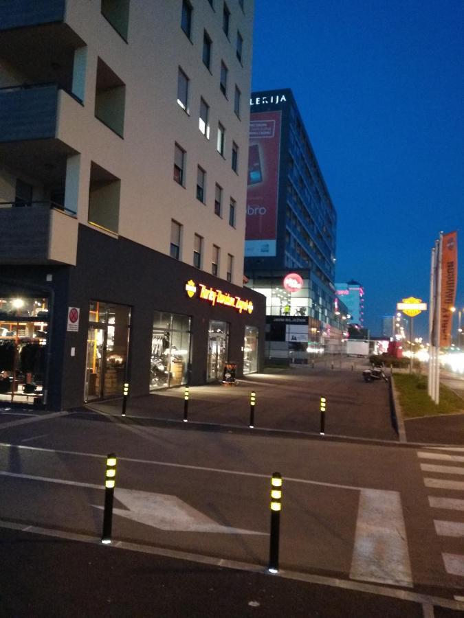 Studio Apartman Krila Wings- Parking In Garage Zagrzeb Zewnętrze zdjęcie